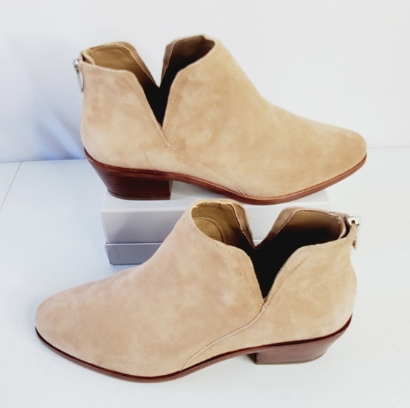 Vince Camuto Leather Abrinna Bootie Size 10 Back Zip Pull-on Ankle Shoe Boot NEW - Picture 1 of 15